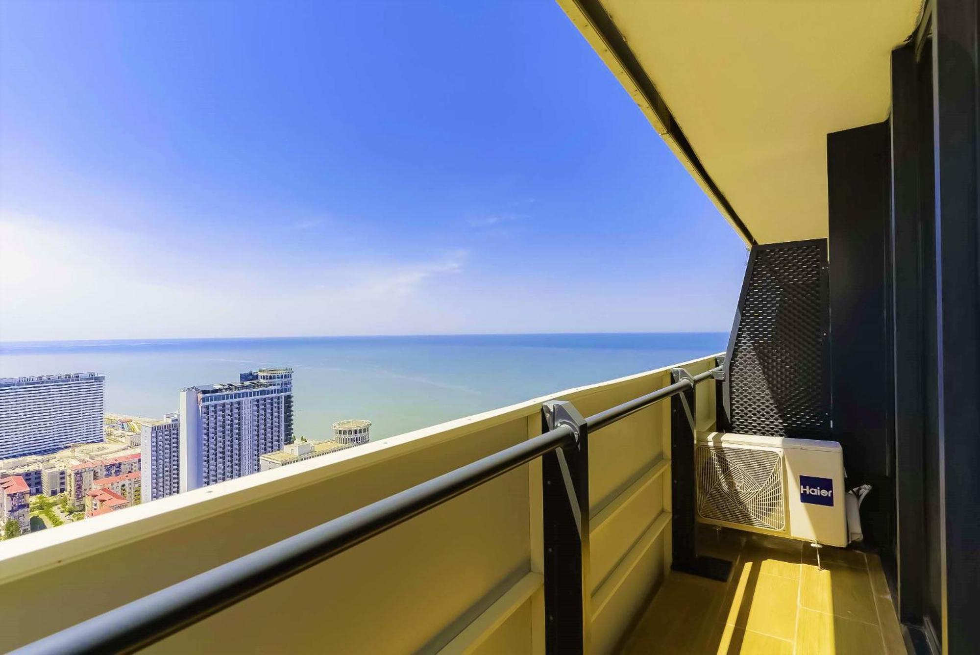Luxury Beach Front Hotel Батумі Екстер'єр фото