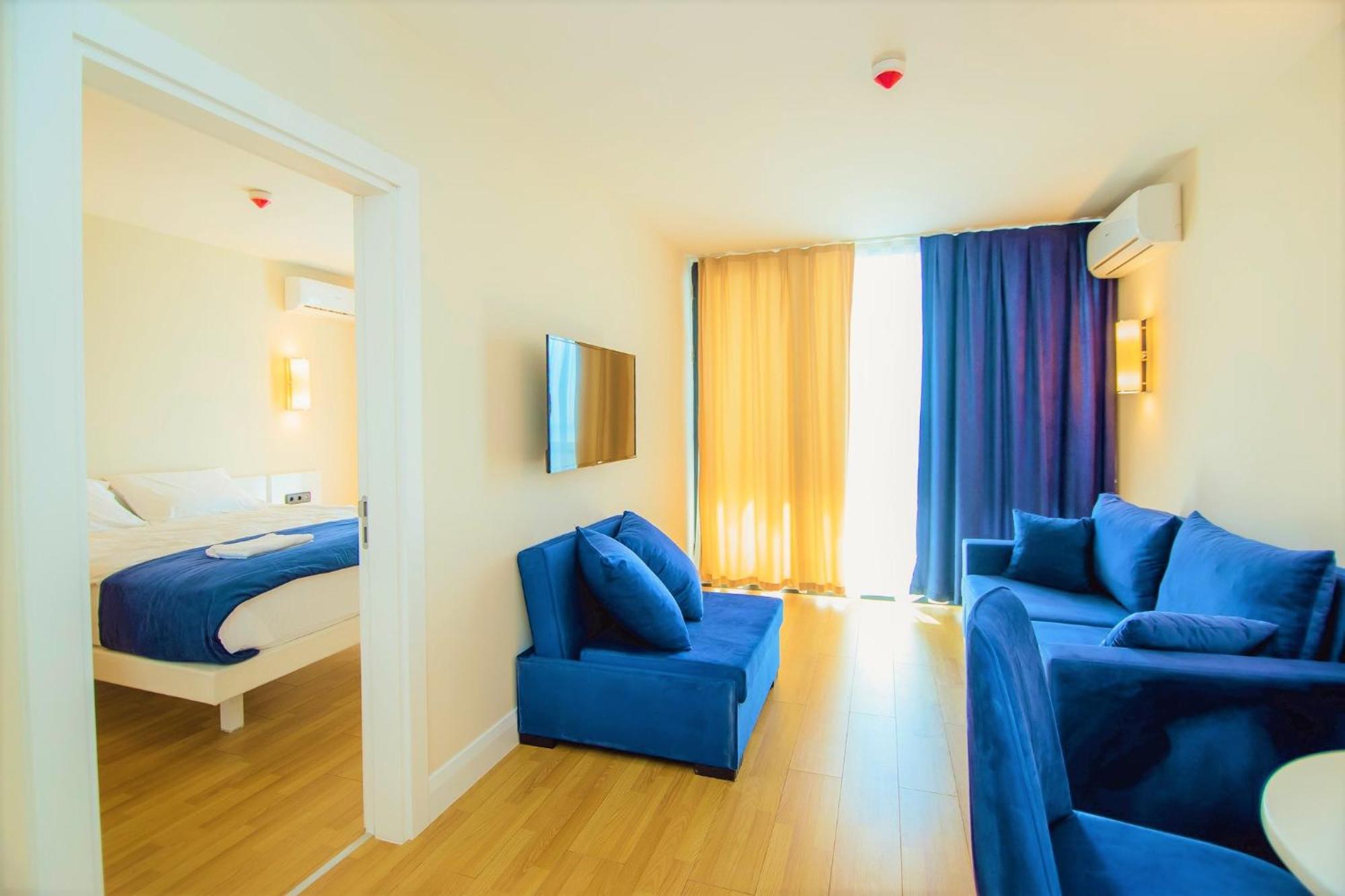 Luxury Beach Front Hotel Батумі Екстер'єр фото