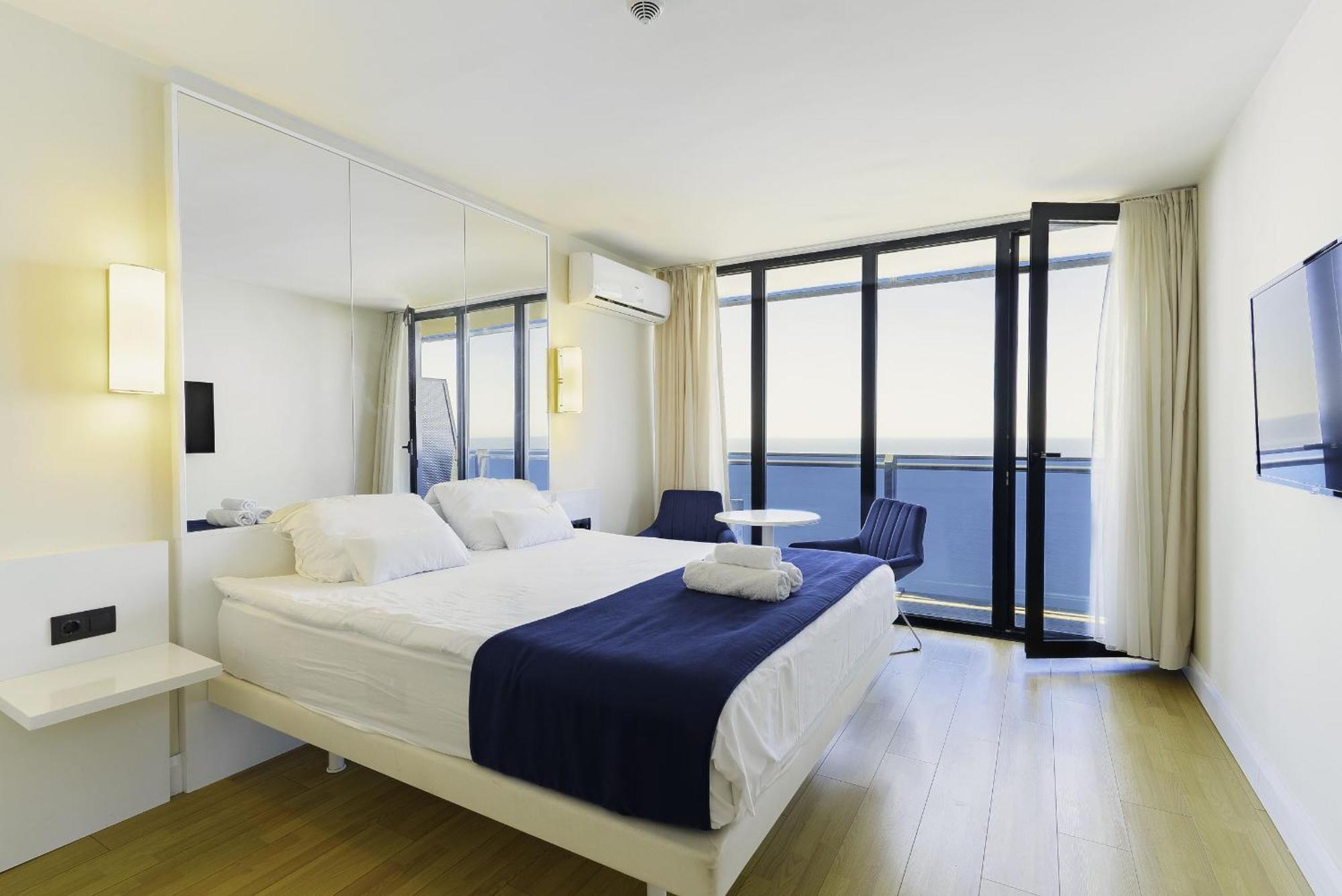 Luxury Beach Front Hotel Батумі Екстер'єр фото