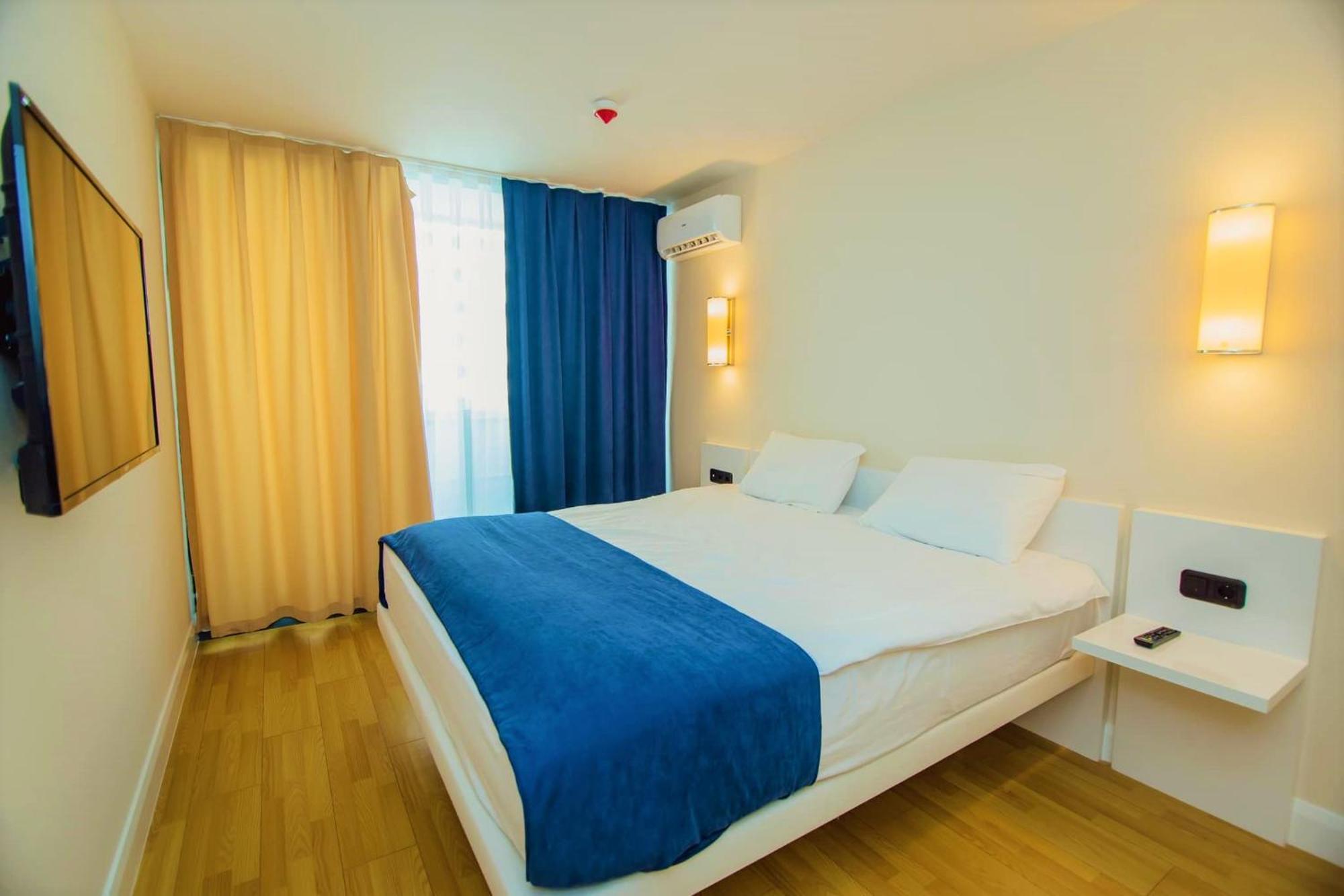 Luxury Beach Front Hotel Батумі Екстер'єр фото