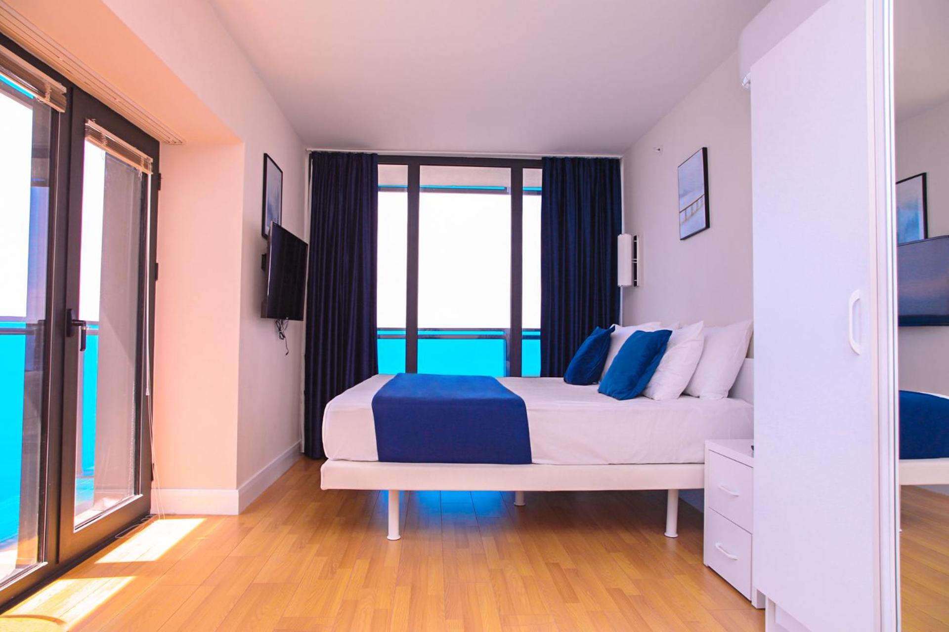 Luxury Beach Front Hotel Батумі Екстер'єр фото