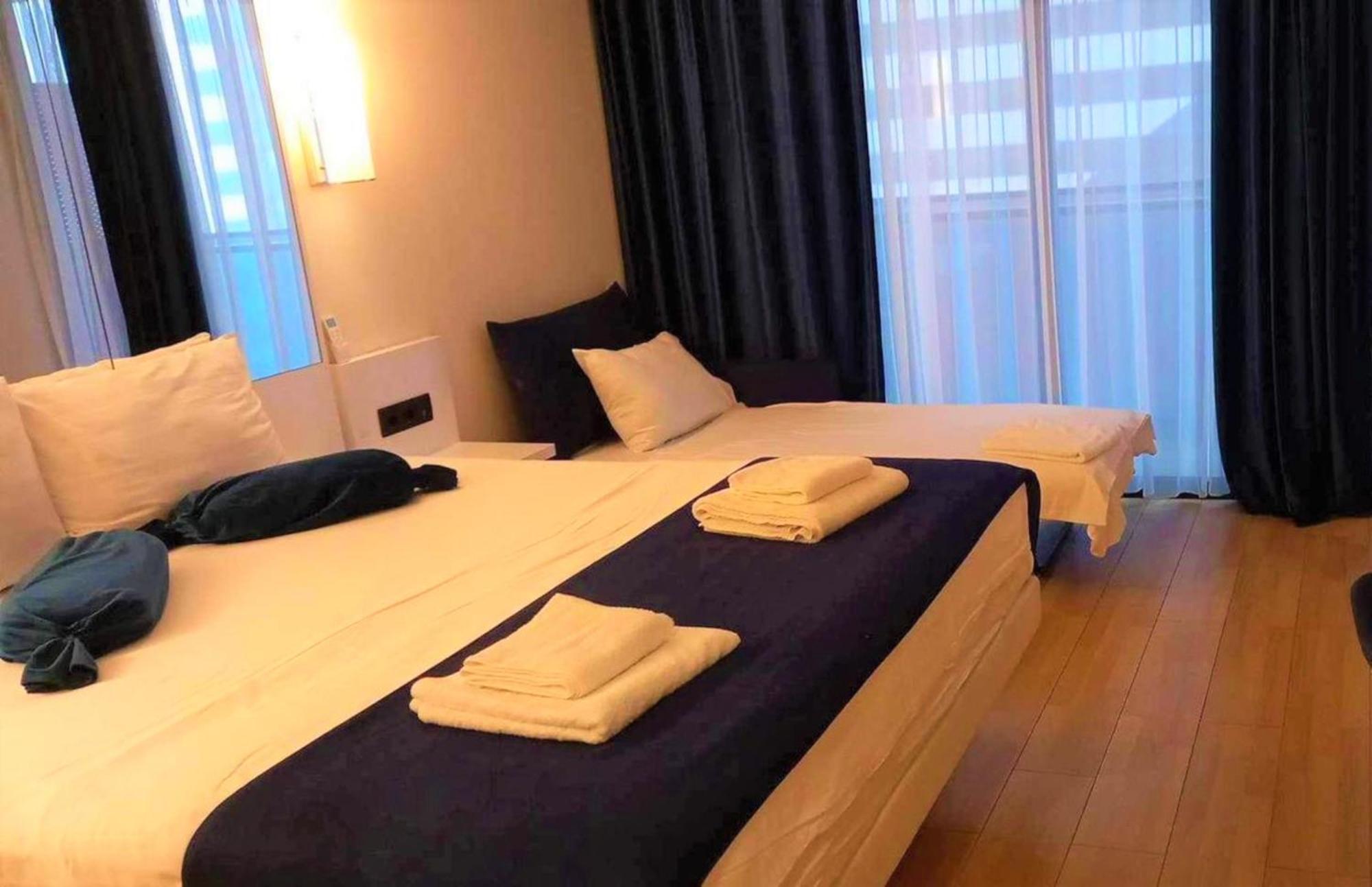 Luxury Beach Front Hotel Батумі Екстер'єр фото