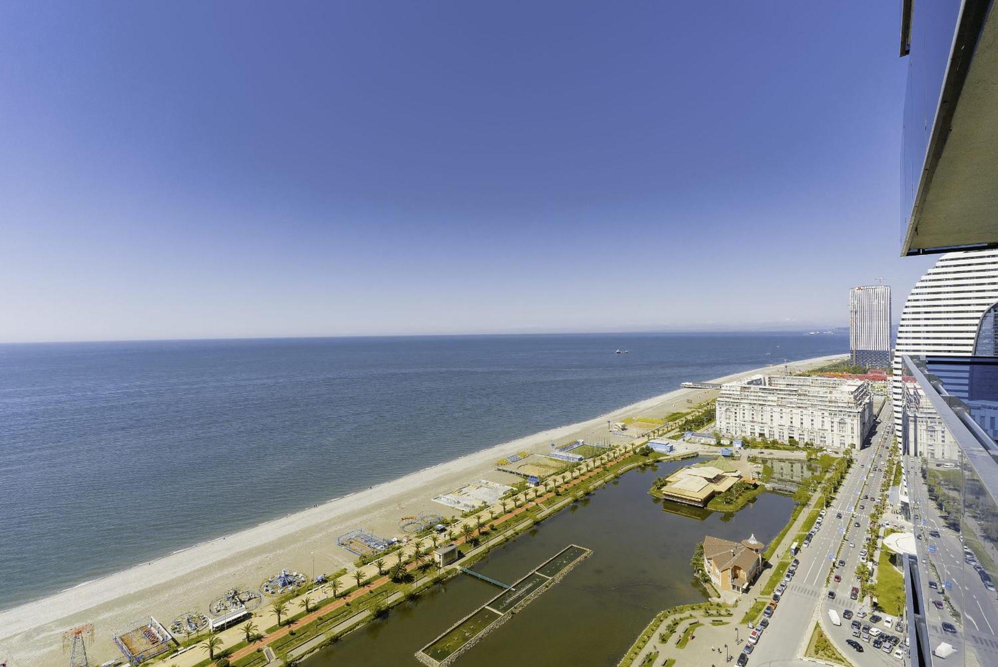 Luxury Beach Front Hotel Батумі Екстер'єр фото