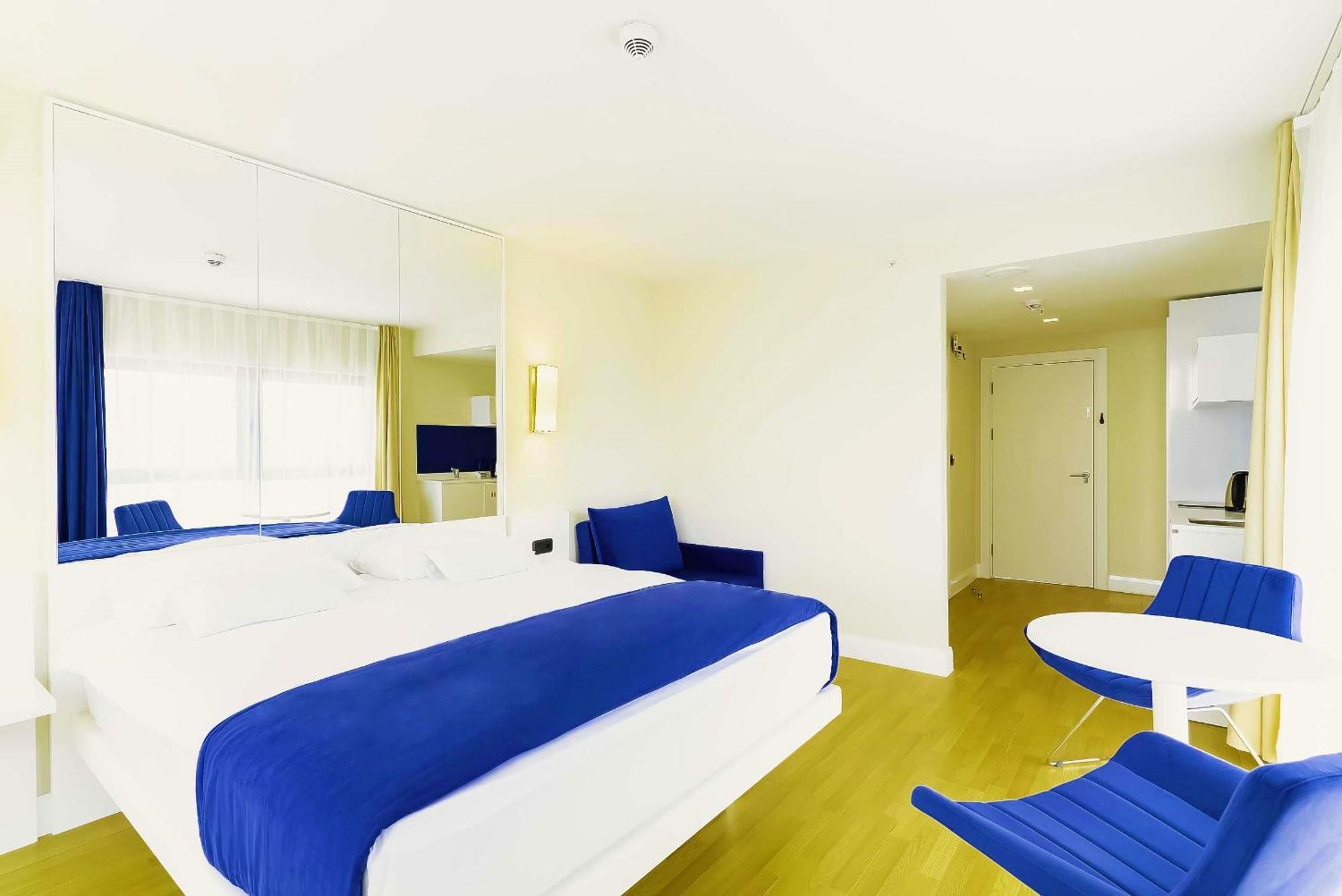 Luxury Beach Front Hotel Батумі Екстер'єр фото