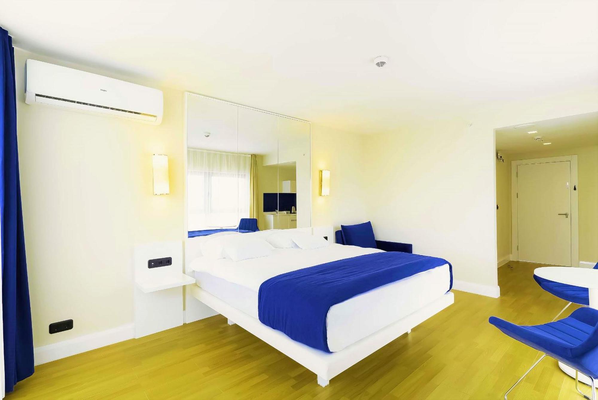 Luxury Beach Front Hotel Батумі Екстер'єр фото