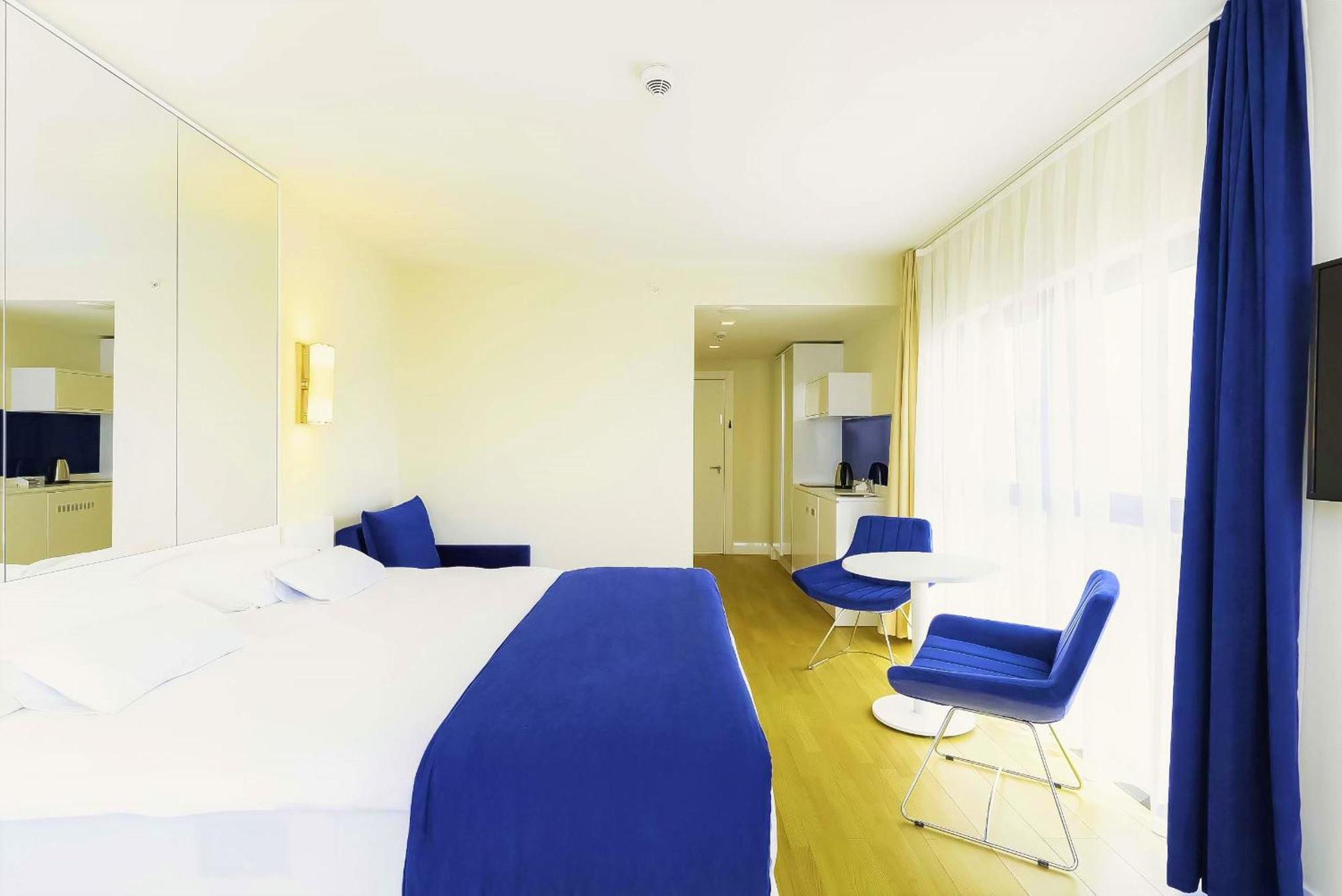 Luxury Beach Front Hotel Батумі Екстер'єр фото