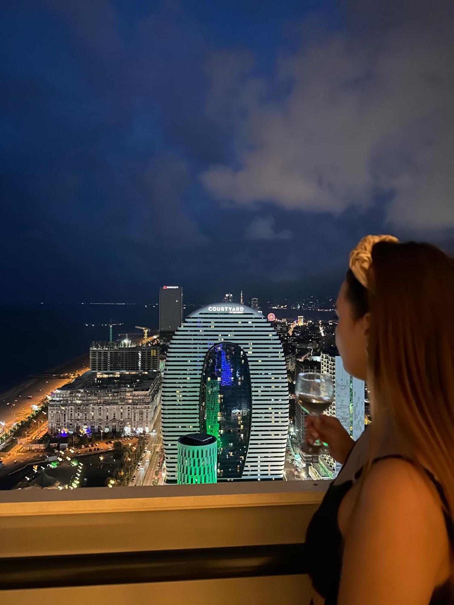 Luxury Beach Front Hotel Батумі Екстер'єр фото