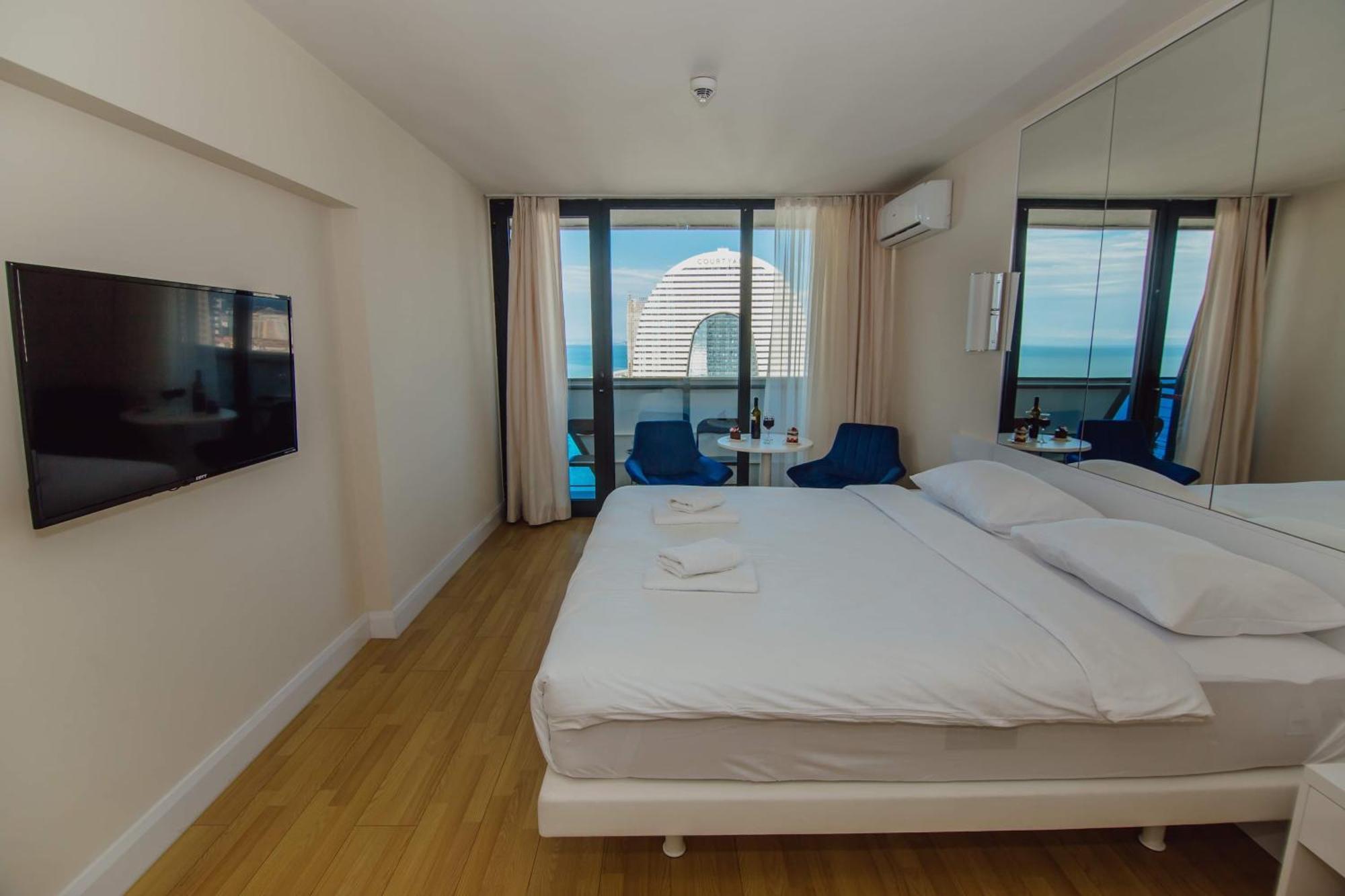 Luxury Beach Front Hotel Батумі Екстер'єр фото