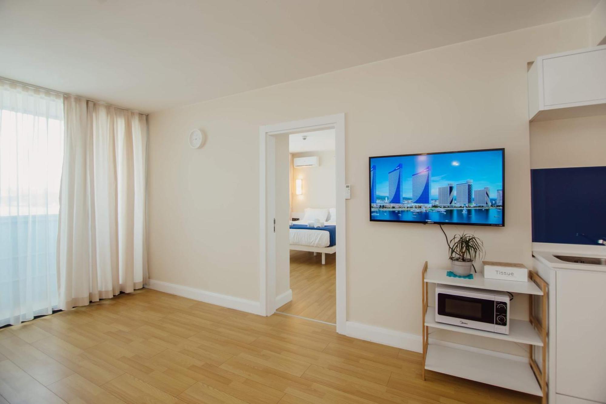 Luxury Beach Front Hotel Батумі Екстер'єр фото