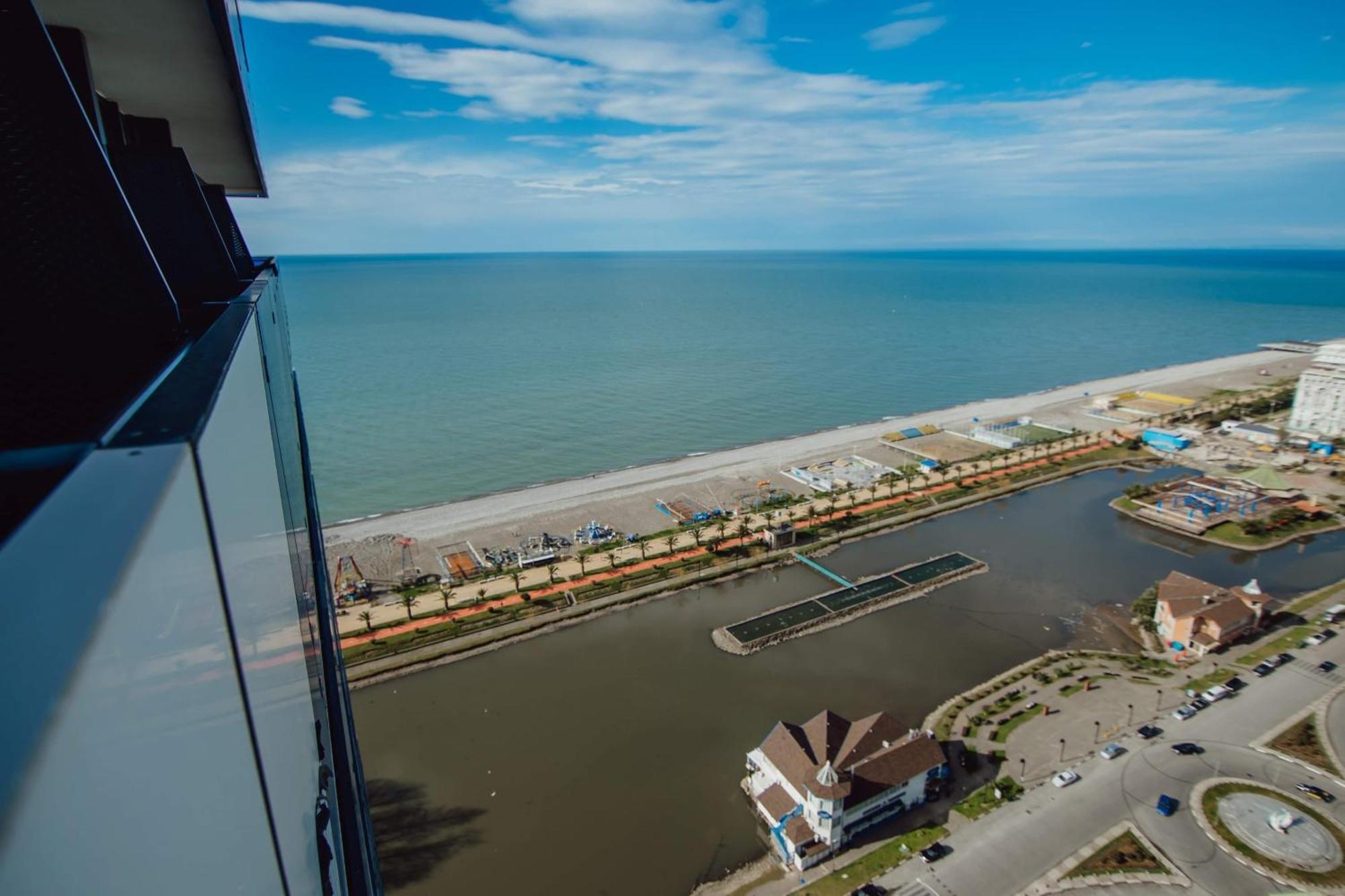Luxury Beach Front Hotel Батумі Екстер'єр фото