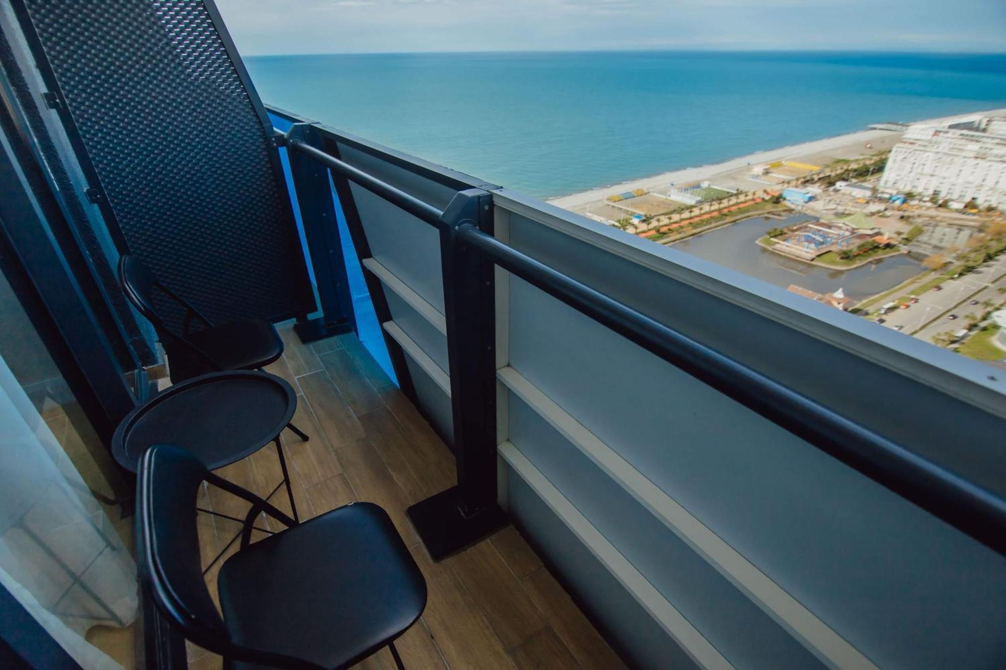 Luxury Beach Front Hotel Батумі Екстер'єр фото
