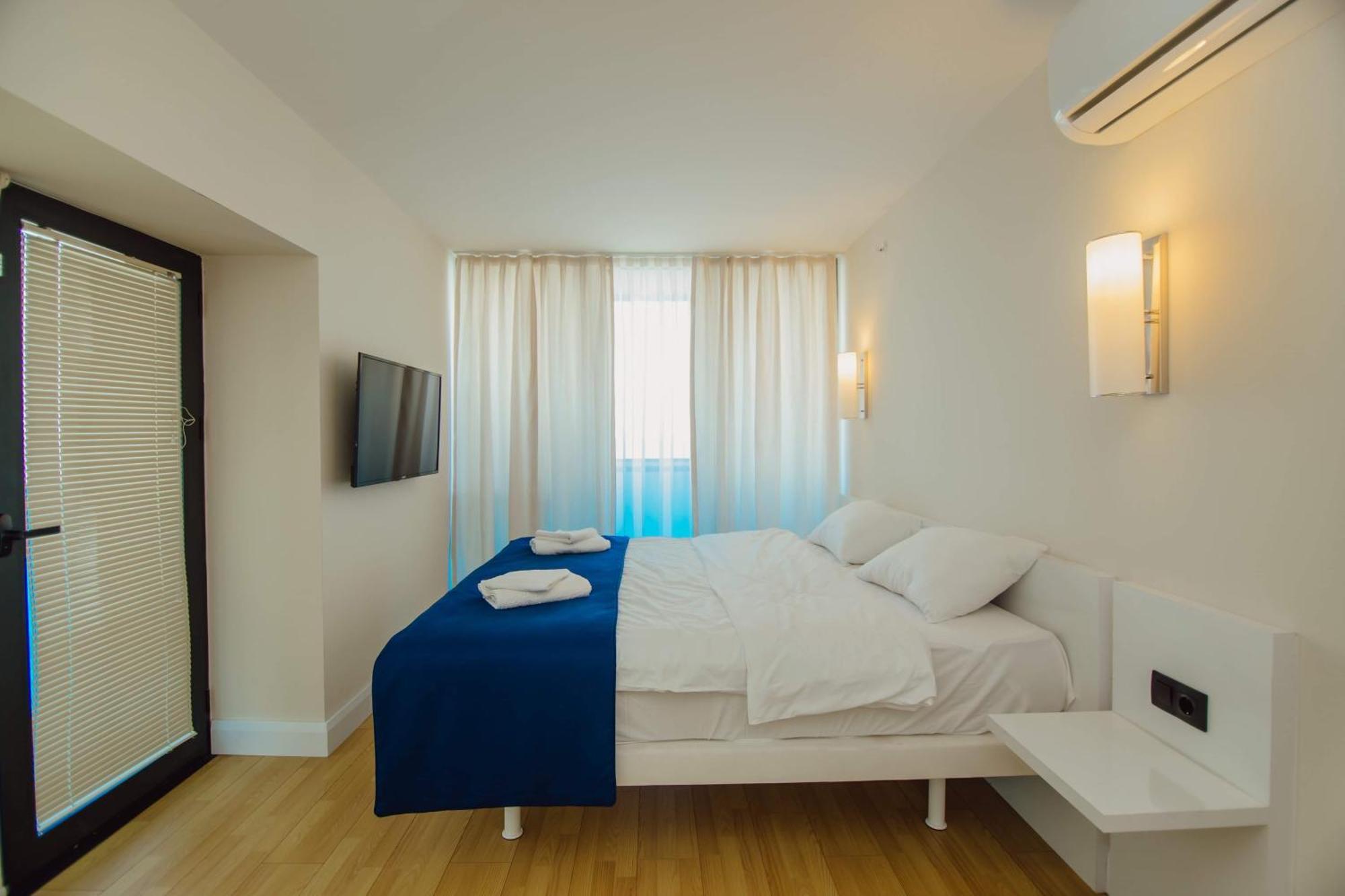 Luxury Beach Front Hotel Батумі Екстер'єр фото