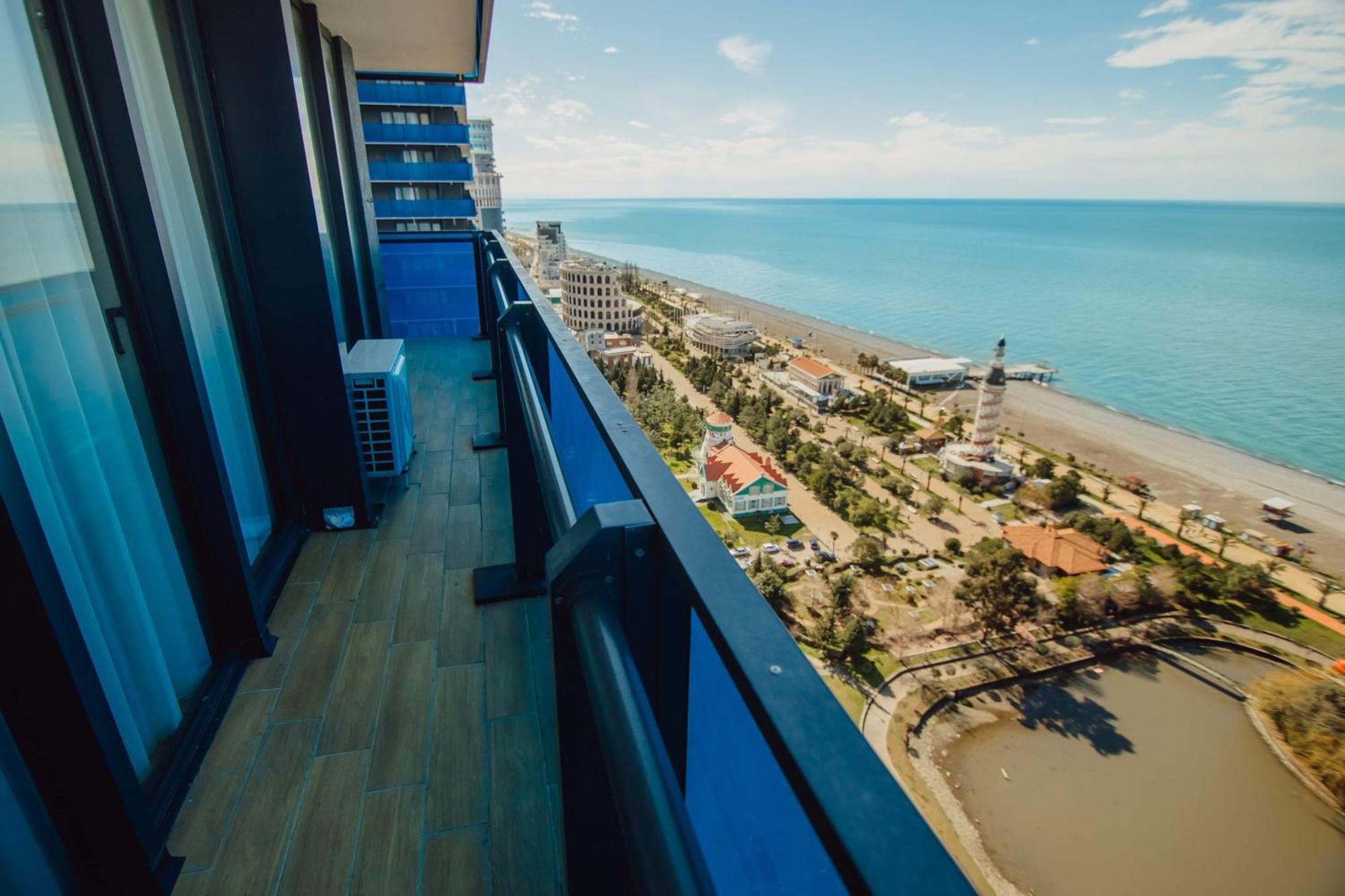 Luxury Beach Front Hotel Батумі Екстер'єр фото