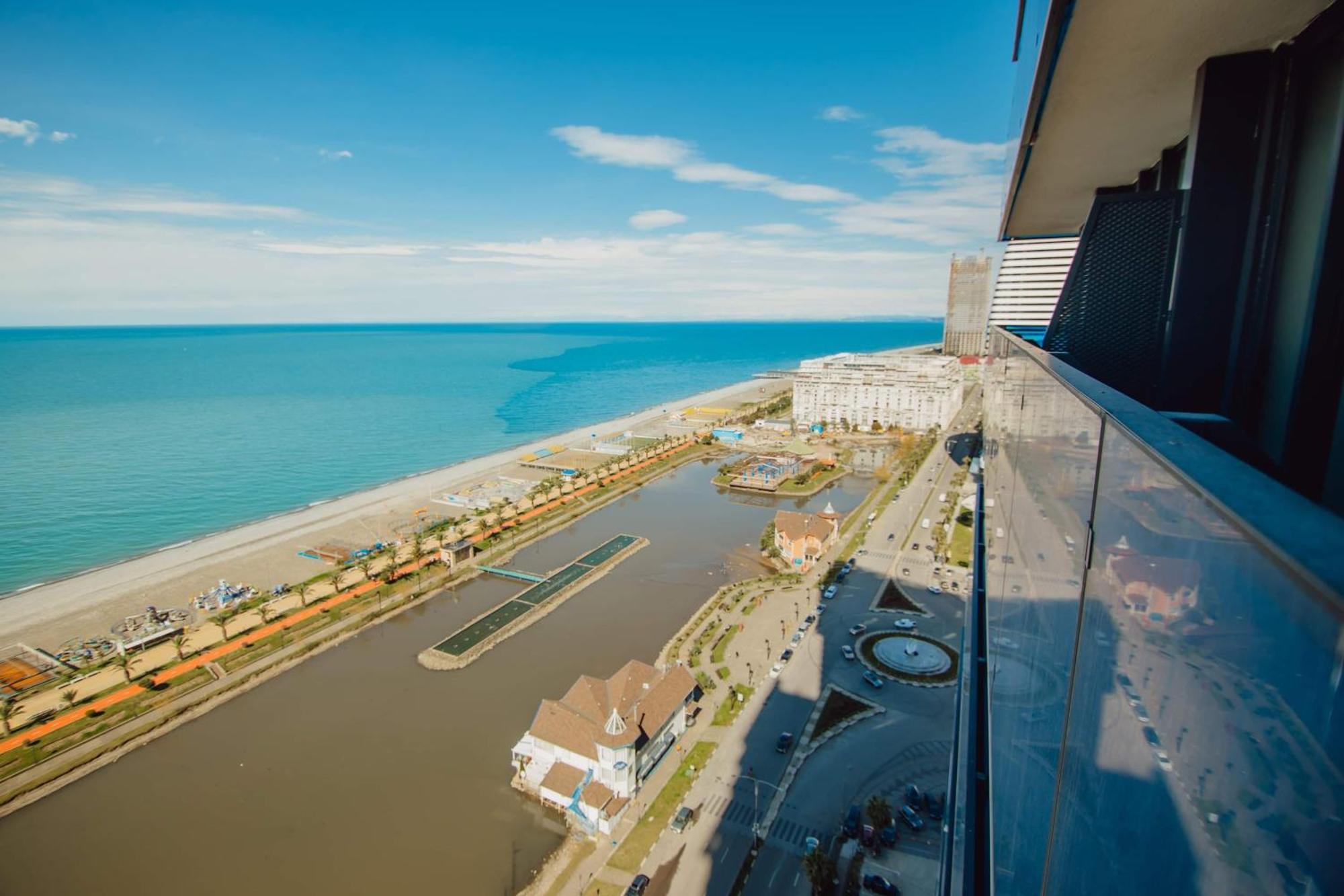 Luxury Beach Front Hotel Батумі Екстер'єр фото