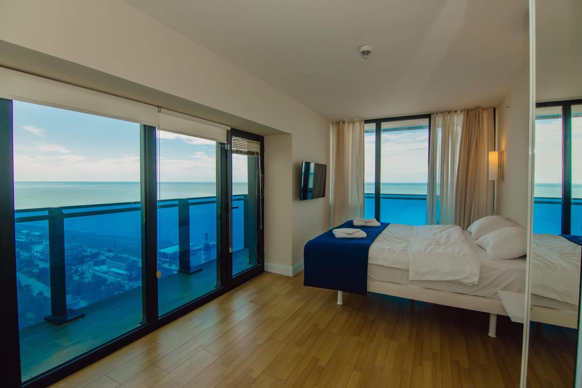 Luxury Beach Front Hotel Батумі Екстер'єр фото