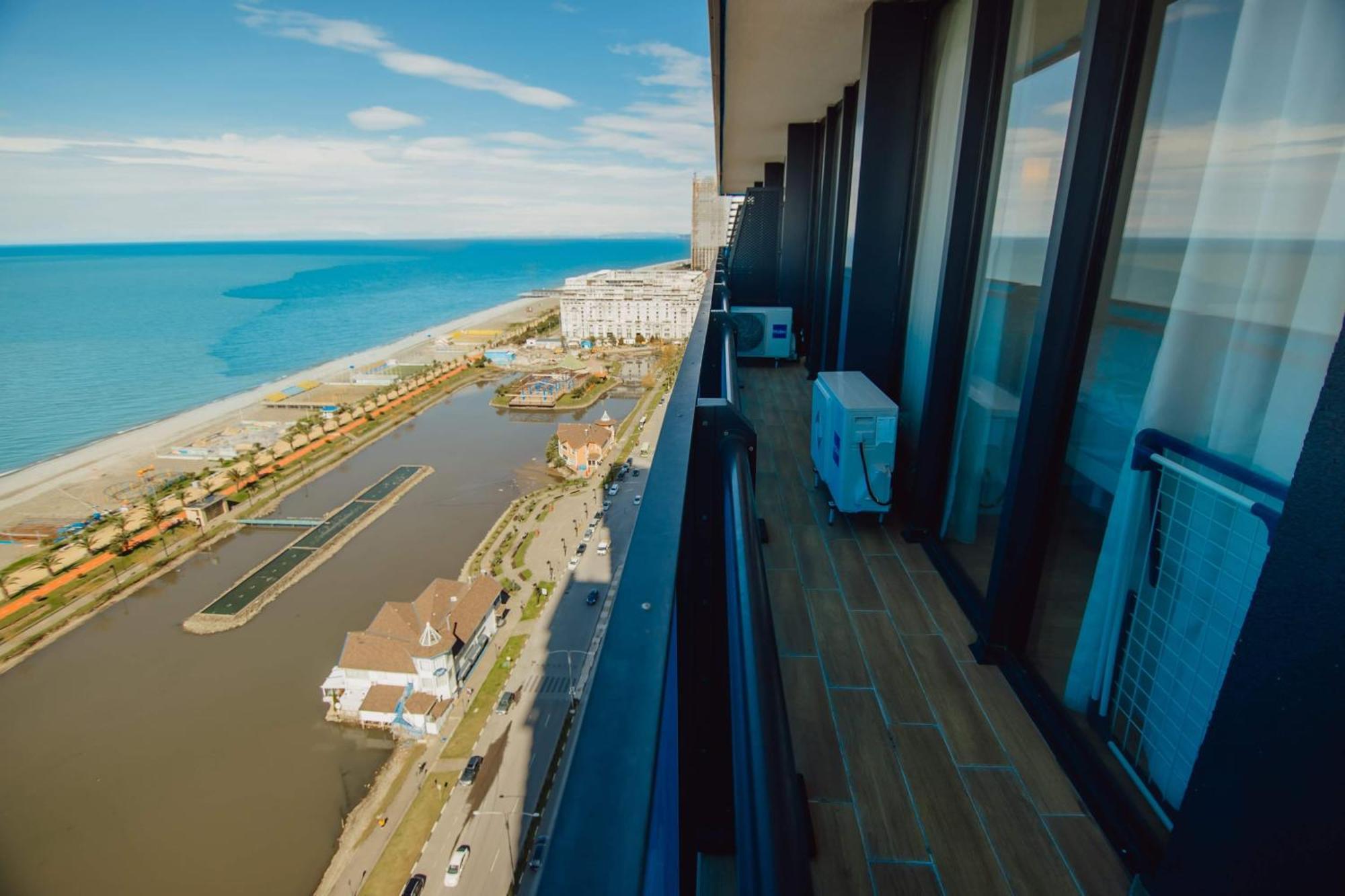 Luxury Beach Front Hotel Батумі Екстер'єр фото