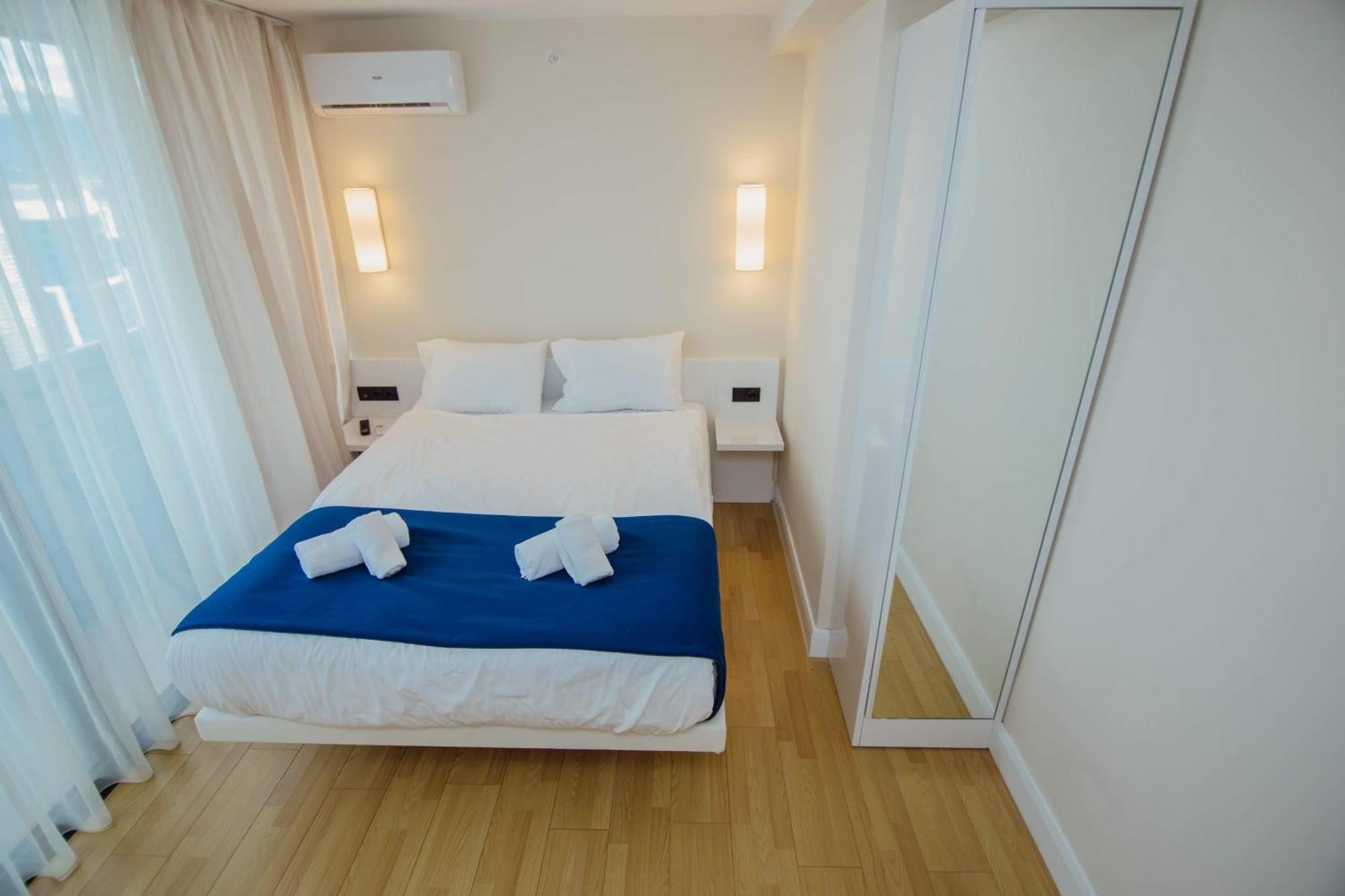 Luxury Beach Front Hotel Батумі Екстер'єр фото