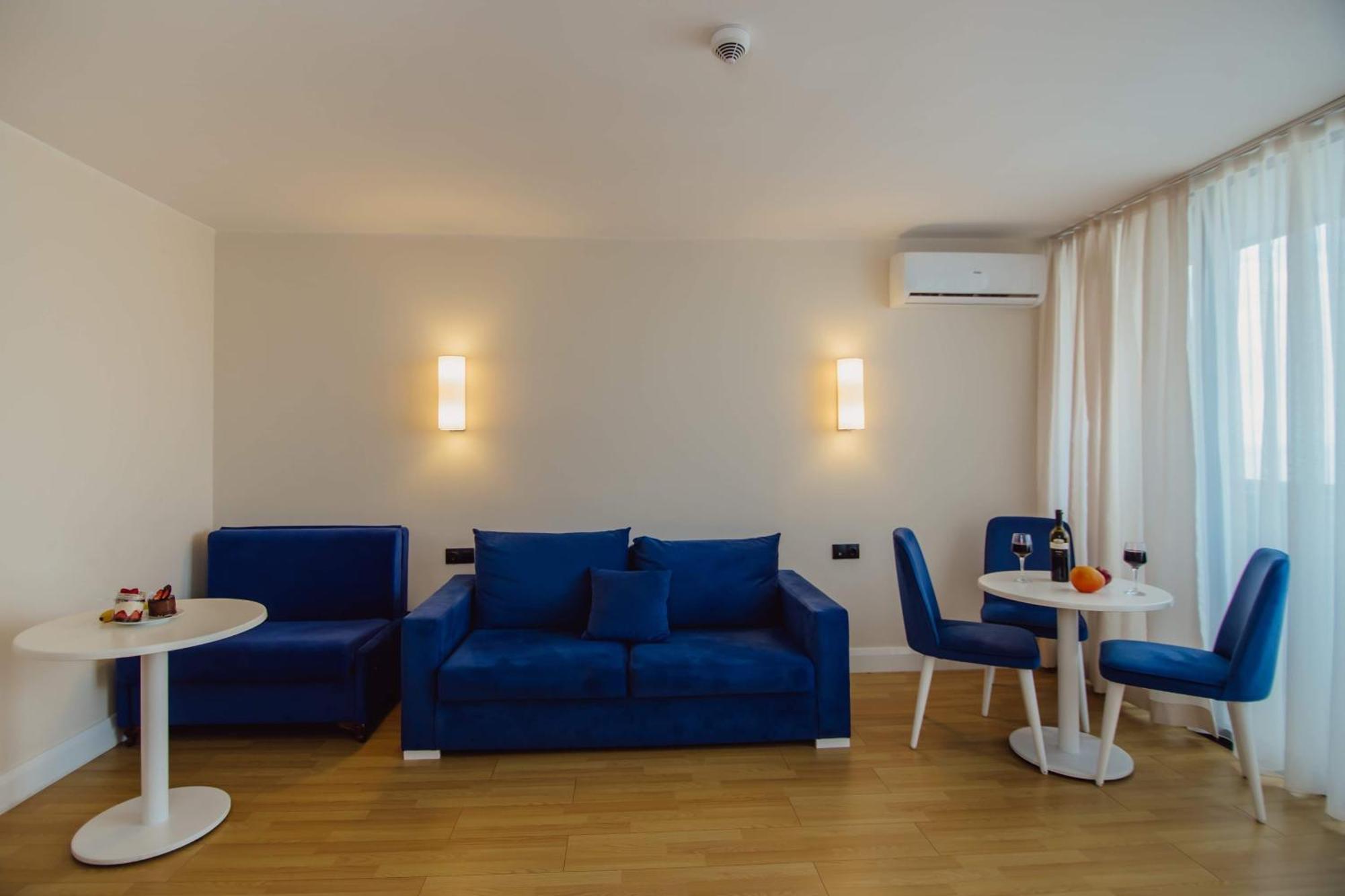Luxury Beach Front Hotel Батумі Екстер'єр фото