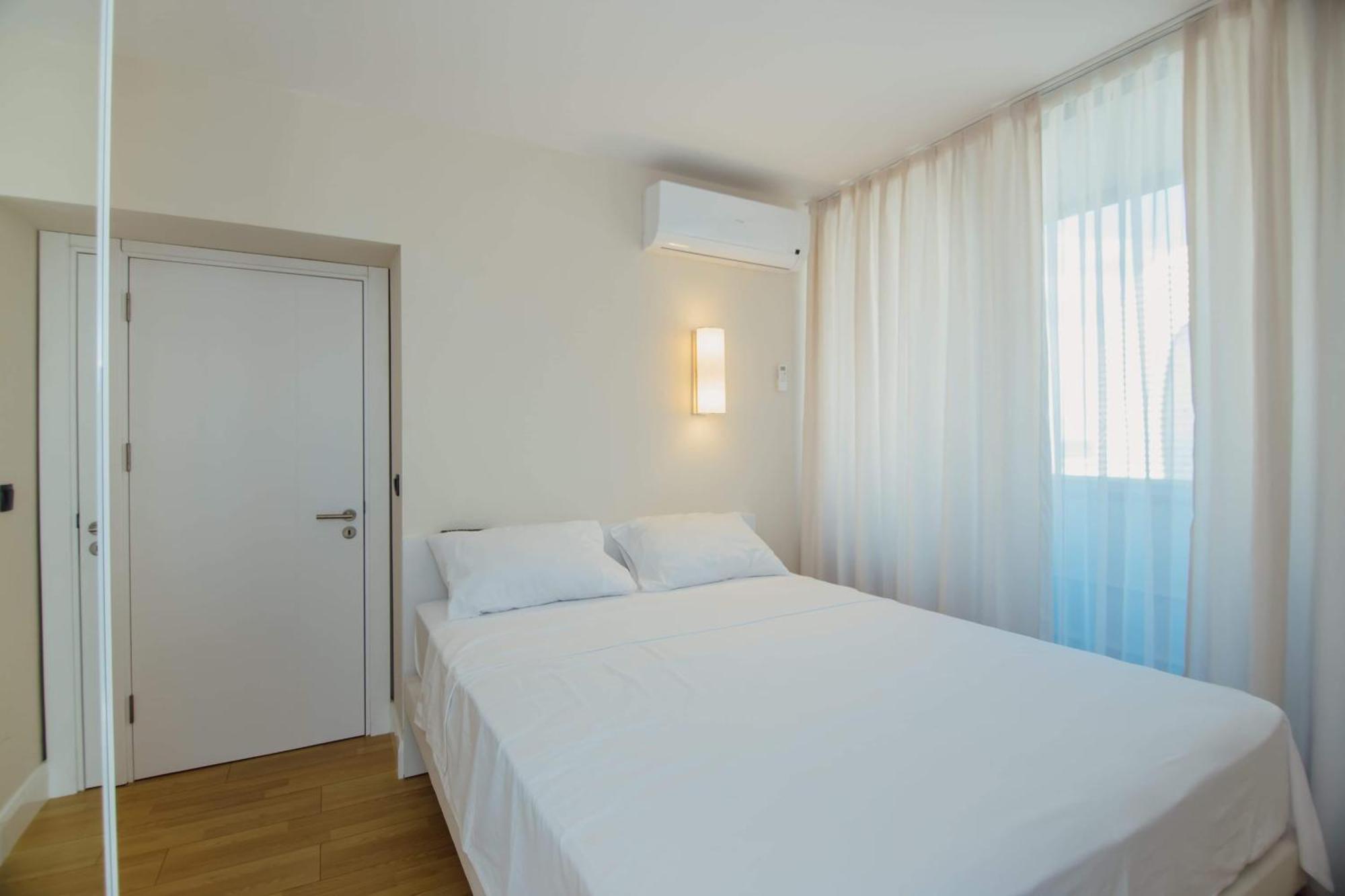 Luxury Beach Front Hotel Батумі Екстер'єр фото