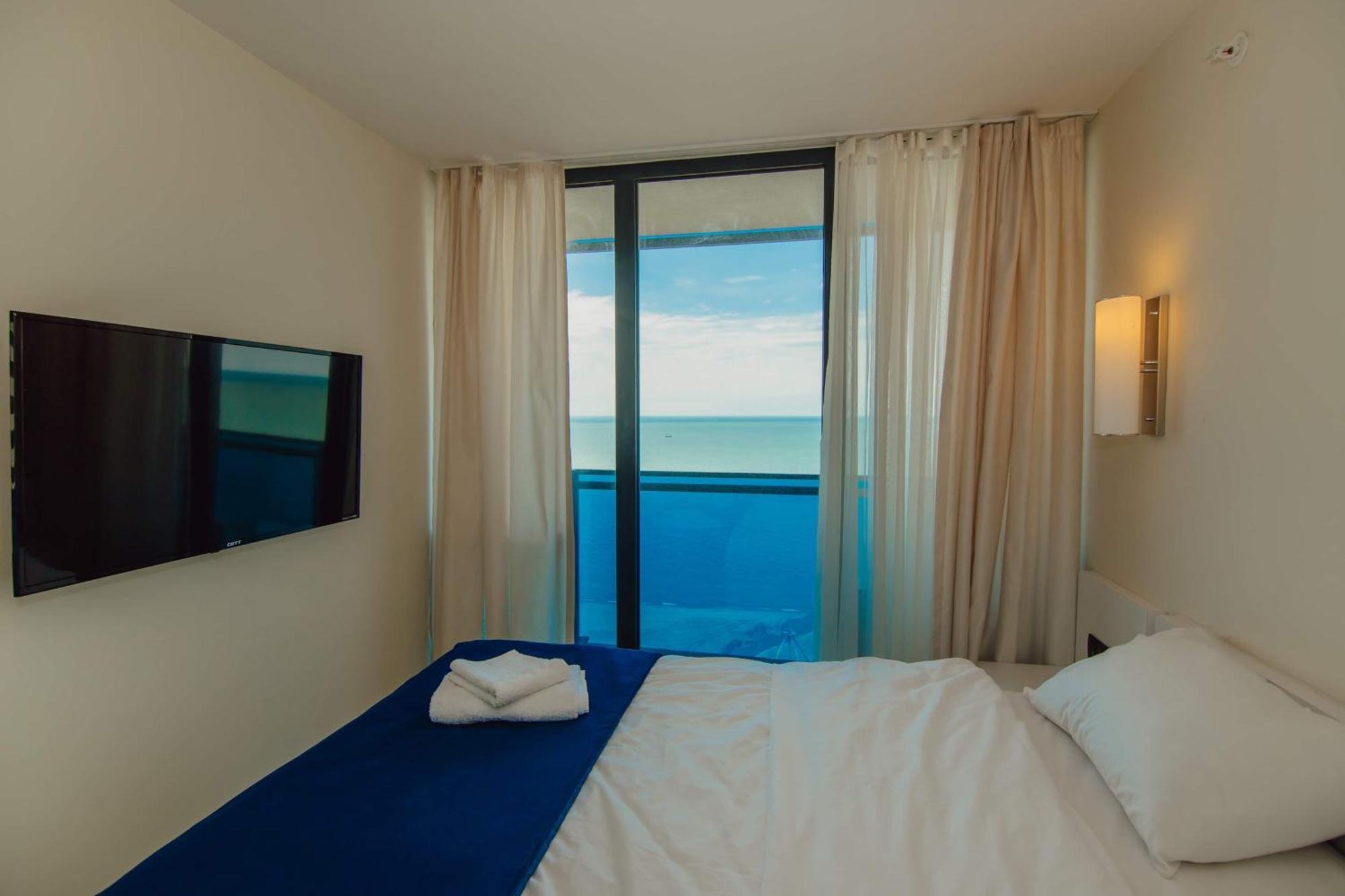 Luxury Beach Front Hotel Батумі Екстер'єр фото