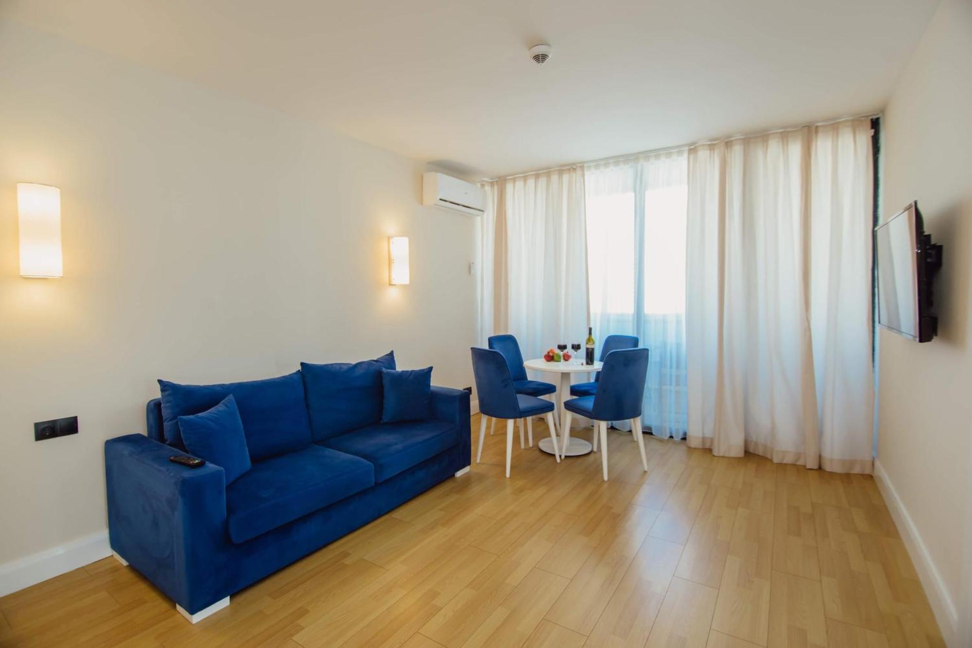 Luxury Beach Front Hotel Батумі Екстер'єр фото