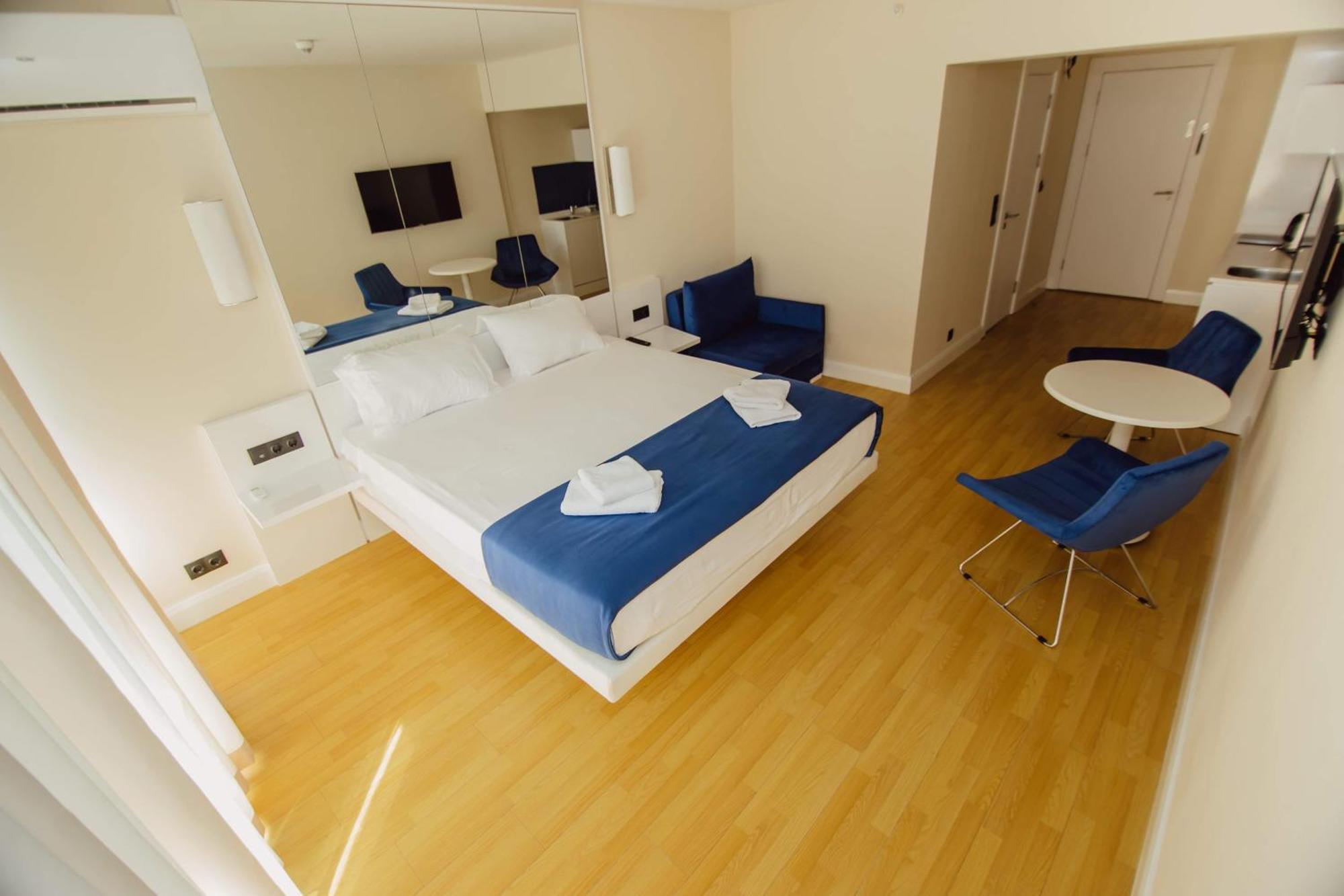 Luxury Beach Front Hotel Батумі Екстер'єр фото
