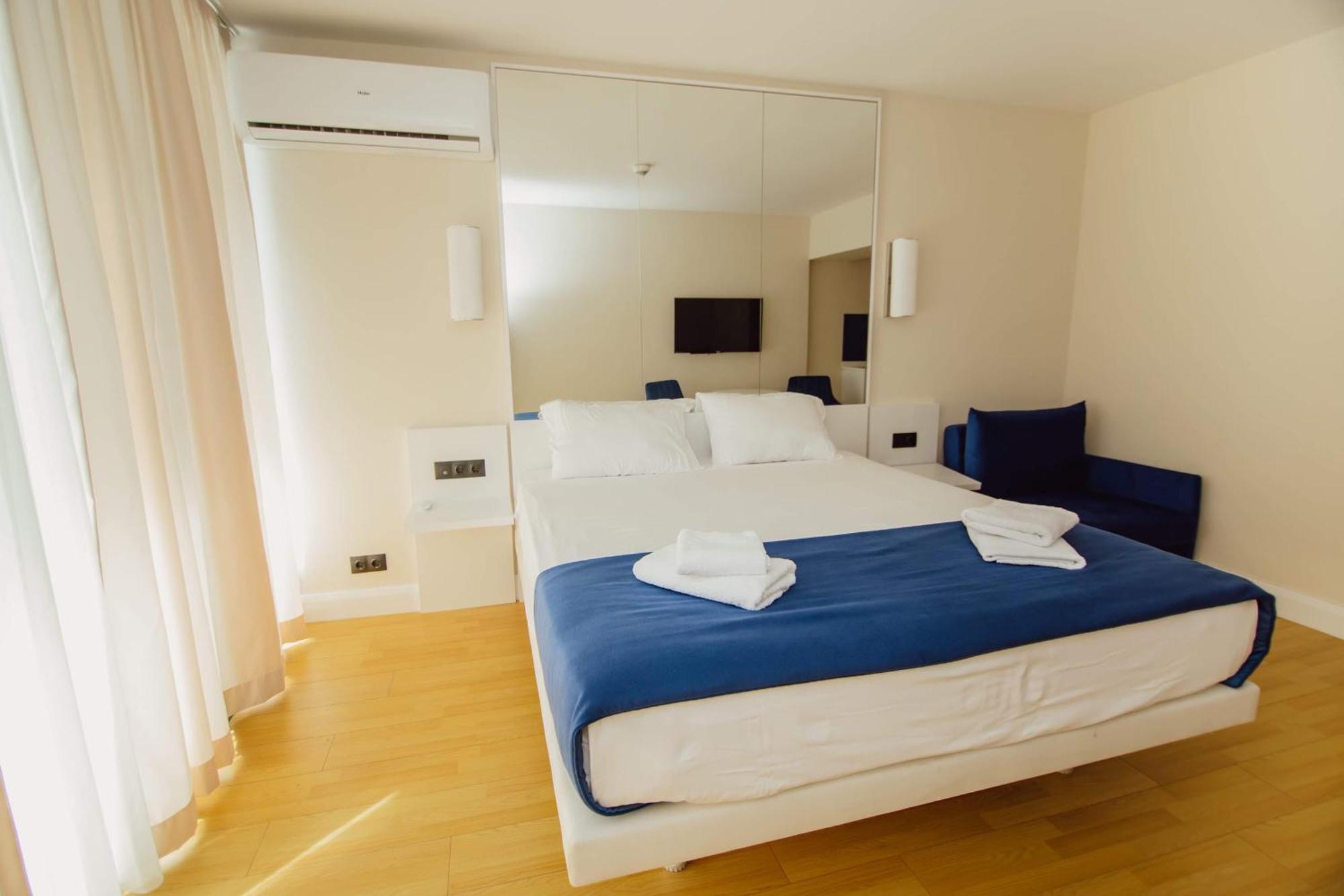 Luxury Beach Front Hotel Батумі Екстер'єр фото